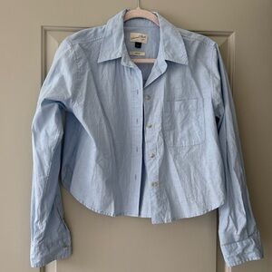Universal Threads Light Blue Button-Front Cropped Shirt